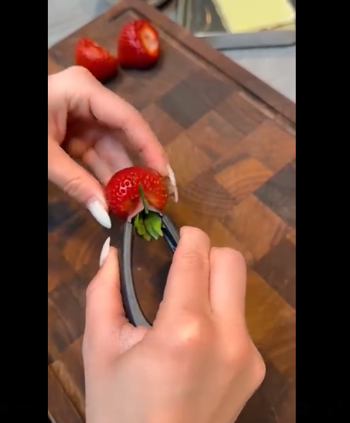 Erbeeren Strunken Zupfen